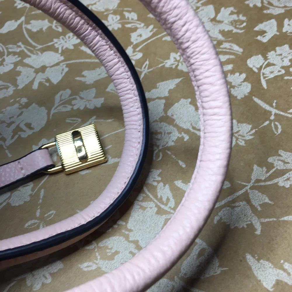 Elegant Pink Leather Handbag with Crossbody Strap - Picture 9 of 13
